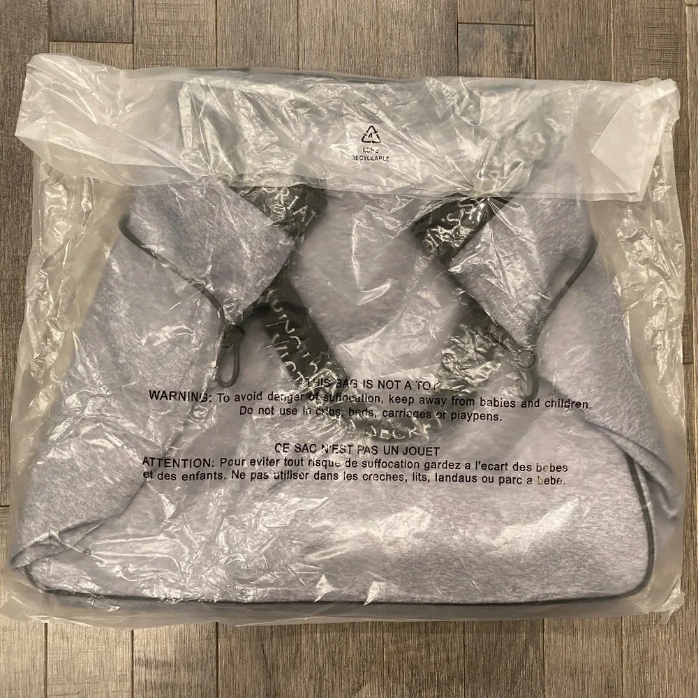 *FINAL CLEARANCE PRICE* LAST ONE! NWT Victoria's Secret Large Sport Cinch Tote - Picture 4 of 4